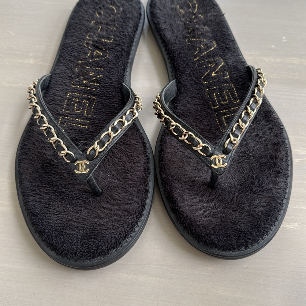 Women’s CHANEL Black Lambskin Gold Chain Flip Flop Sandals 38 - Picture 4 of 7